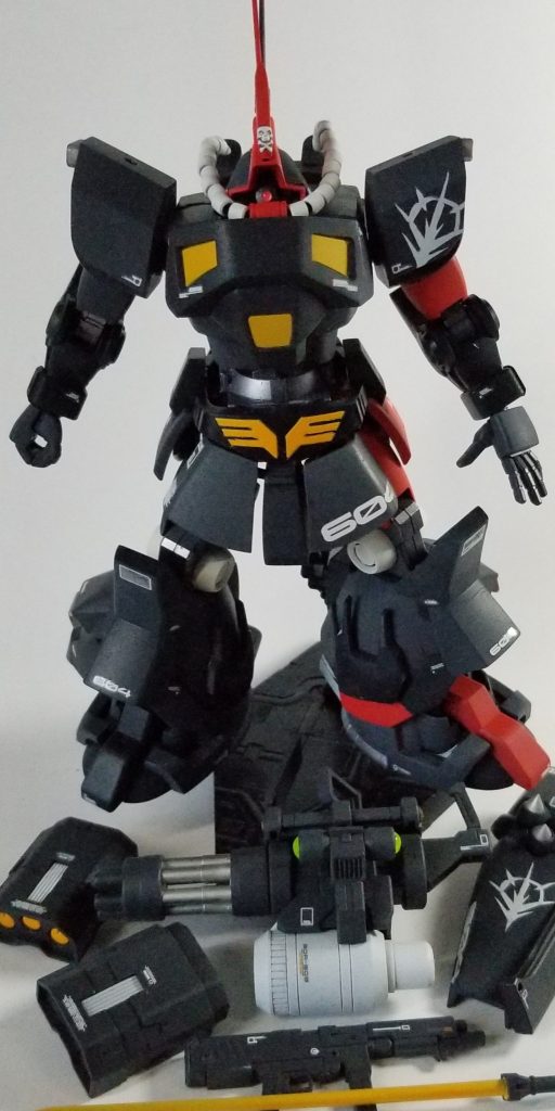 スタティックディスプレイです。
武装としては、ジャイアントガトリング・ヒート剣・スパイクシールド・実体剣・ミサイルポッドを装備しています。