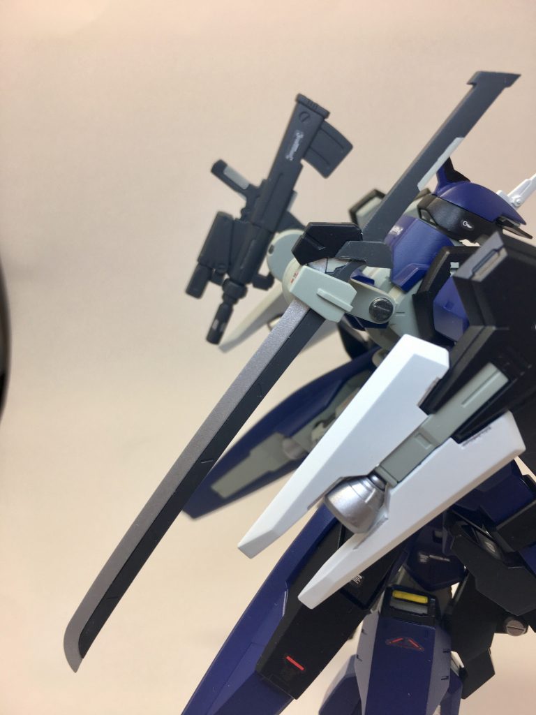 78式斬機刀背中の右側マウント部に装備された格闘装備。機体の全長にも及ぶ長さがある。日本刀の様な形状となっており、斬る、刺す共に利用でき、刃の部分は日本刀の弱点である欠けやすさを防ぐ加工、形状をしている。