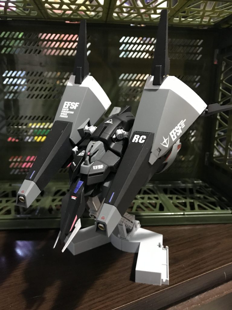 メッサーラ.シュバルツ
グリプス戦役で撃沈されたジュピトリスより回収された機体。
コクピット周りにサイコフレームを搭載するなど近代改修が施され
よりピーキーな機体となっている。そのため強化人間でなければ扱えない代物となっている。
この他にも各種データ及び機体が連邦軍により回収されている。
これらは「シロッコの遺産」と呼ばれている。