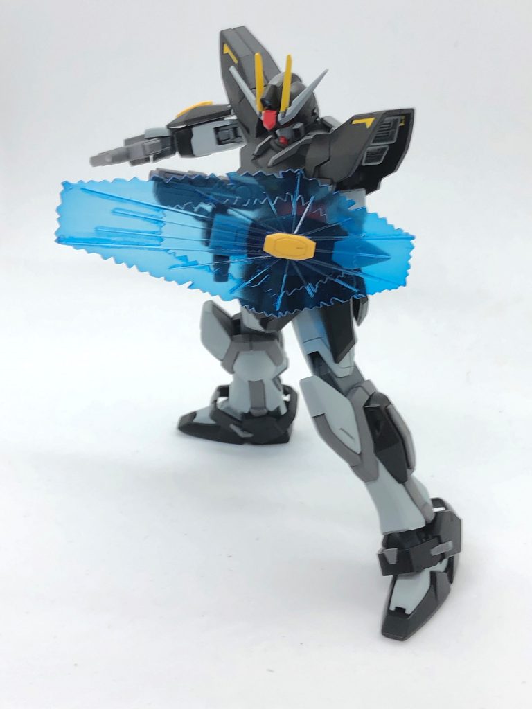 武器を扱いやすいようシールドは腕に直接装着する小型のものに変更。アブソーブシールドのような特殊な能力はありませんがビームシールドとしても使用できるため防御力は高め。