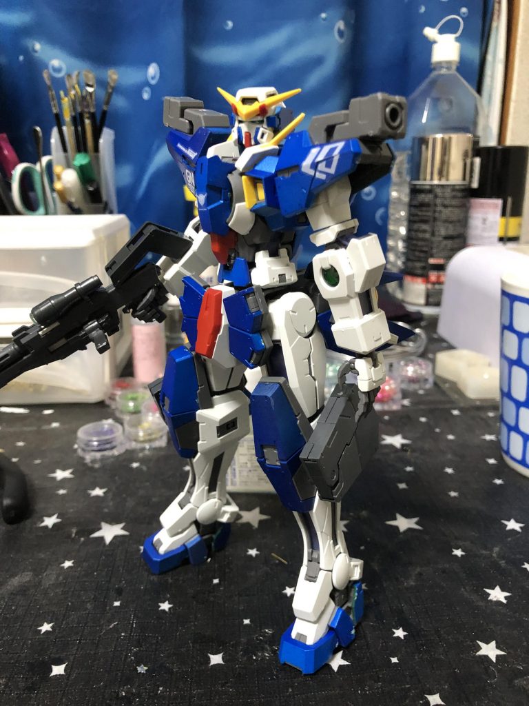 アーマーを取り外したところ、エクシアと間違えそう。