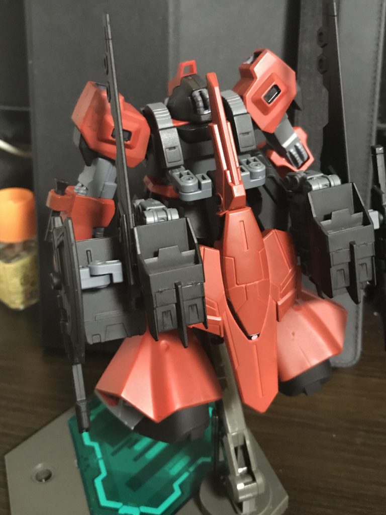 後ろです。
追加武装としては、
・スタビライザー
・ブースター
・ミサイルランチャー
・アックス
・ソード
などになります。既製品そのままですね。
あとは、元々の武装であるバズーカと、ビームサーベルも生きてます。