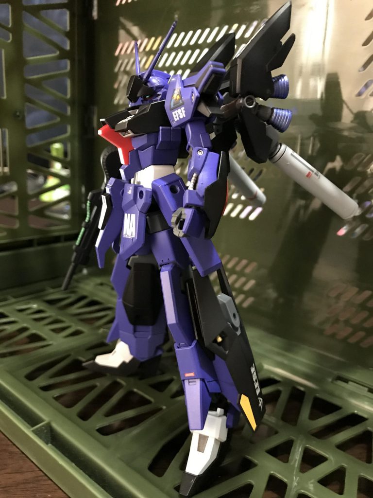 両足にあるのは
簡易型シールドファンネル
という妄想であります。