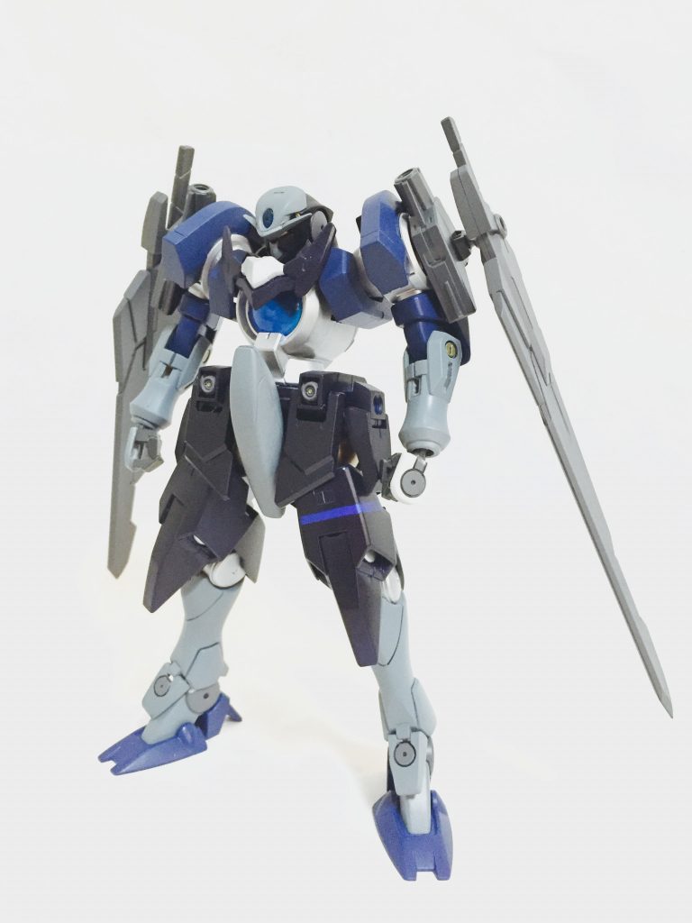 初期装備
最初のガンプラバトルで使用した状態。
なぜGNバスターソード2本で挑もうと思ったのだろうか……とても不思議である。
ジンクスを作ったファイターは、この形態をブルーバードとよんでいる。