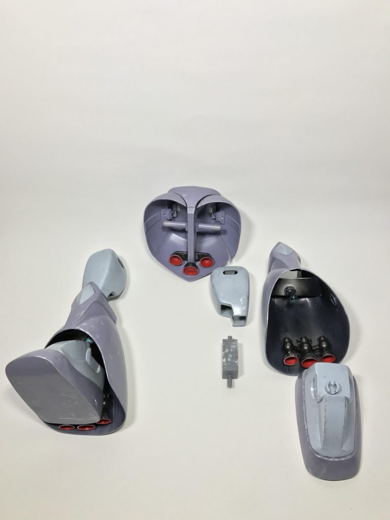 足首はダブルボールジョイント。
膝はプラ板で箱組み。