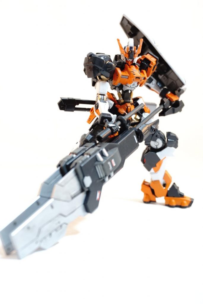 変形して大剣？風になります
メイン写真の通り盾を接続する事も可能