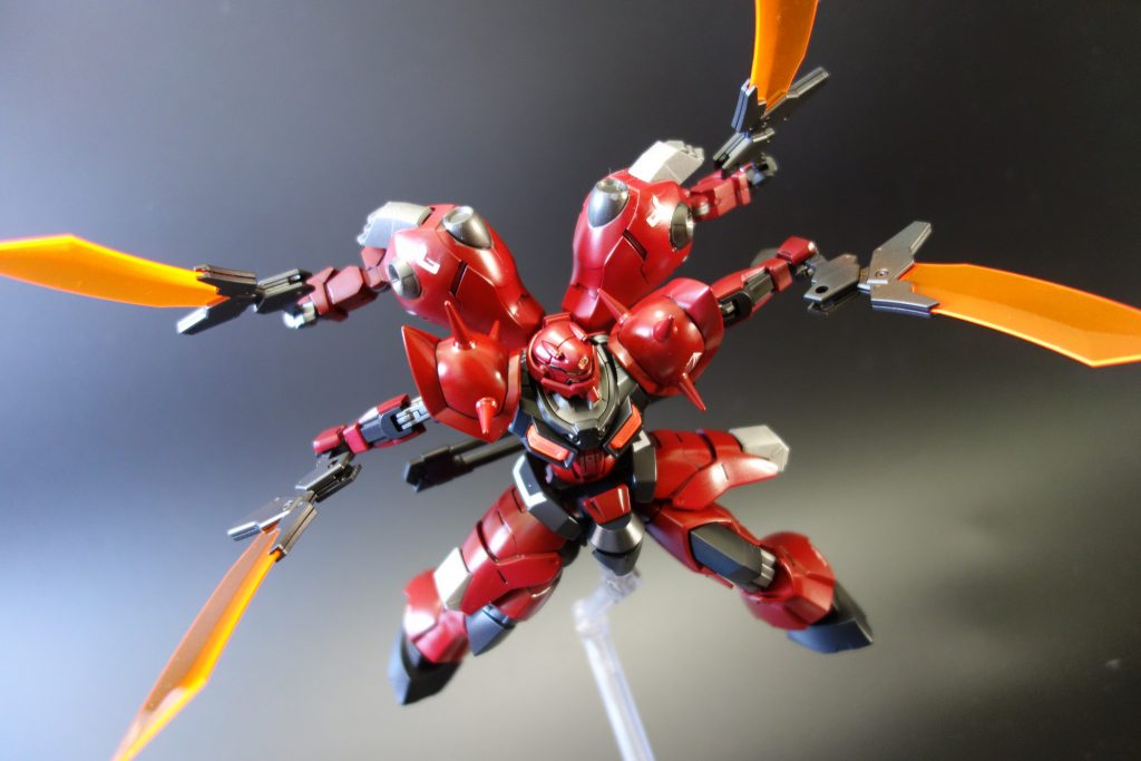 4本腕に格闘装備ってロマンですよね!
このポージング取らせるためにオーガジンクス×2買いました