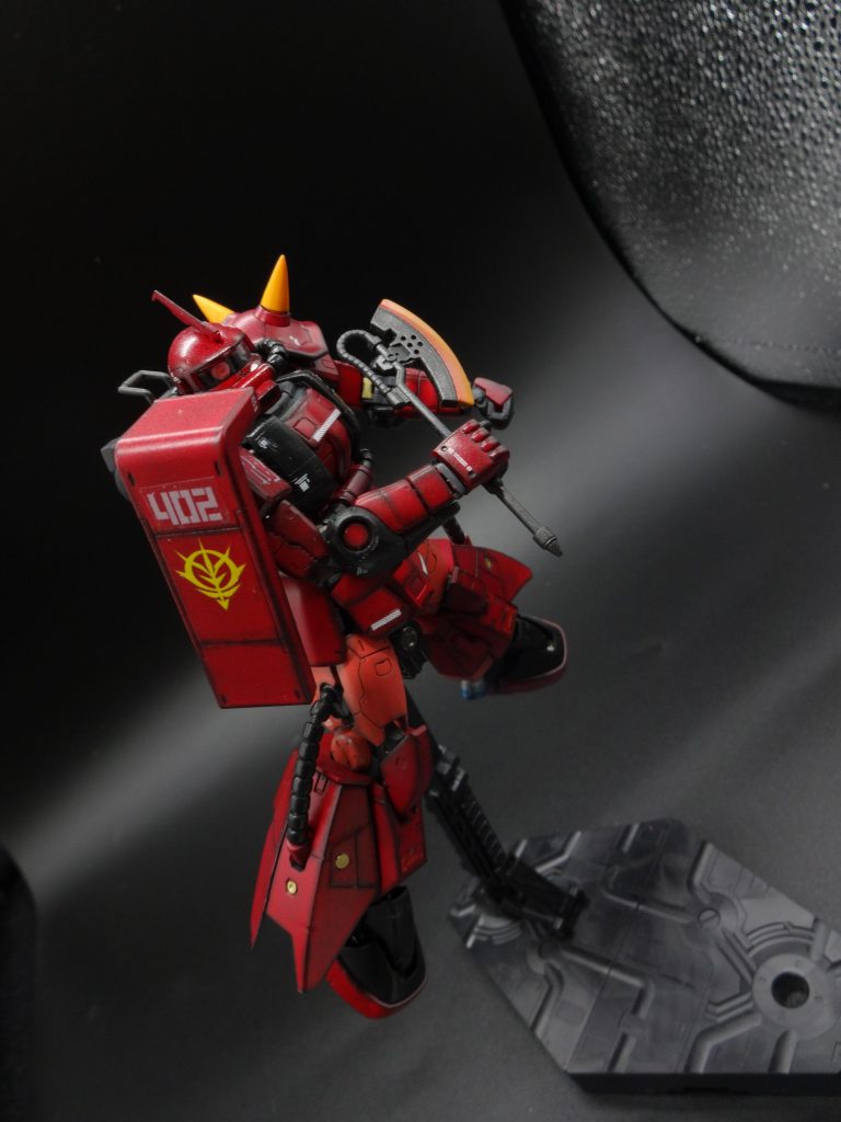 ヒートホークは刃の根元をクリアレッドで塗装してからクリアオレンジでグラデーションっぽくしましたが、写真だと分からなくなりました。