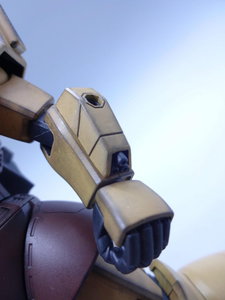 左腕ガトリング砲。パワーアームズパワーダーのガトリングの銃身を切り取って埋め込みました。