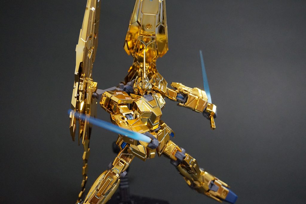 ビームサーベルはホワイトでグラデーション塗装しています。