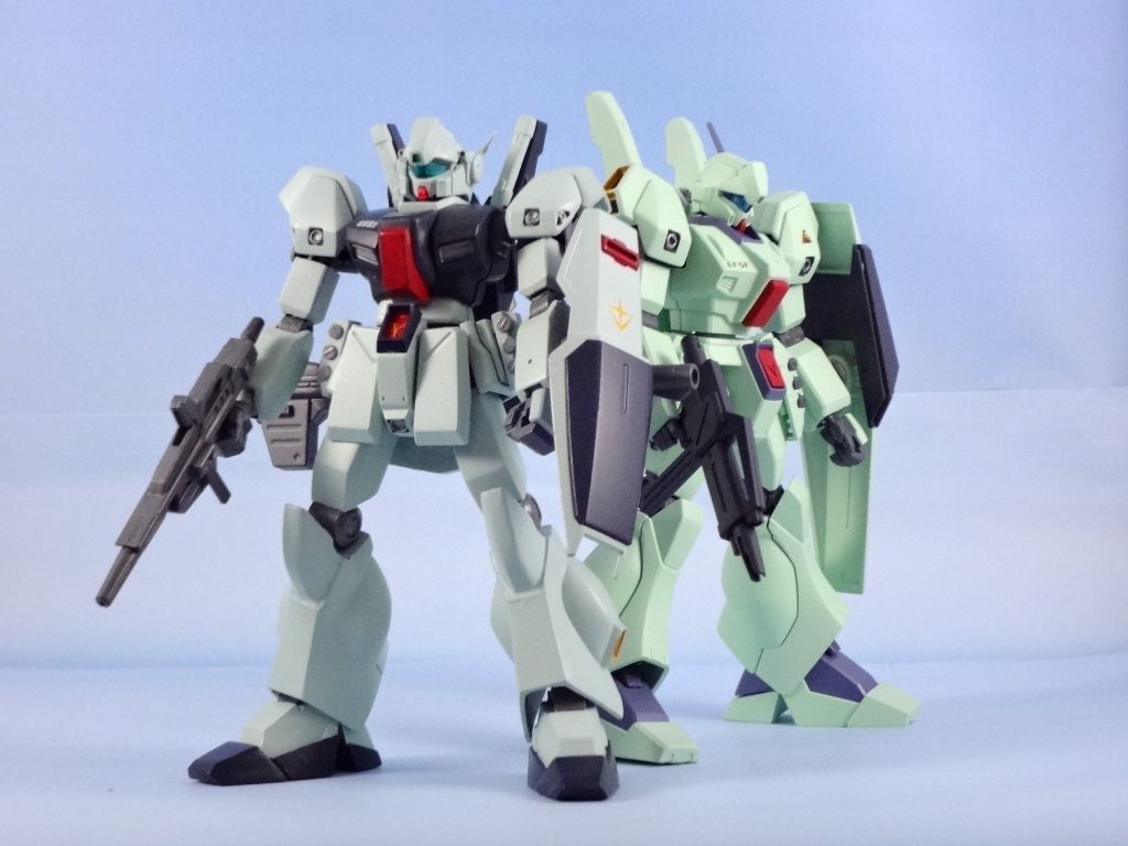 RGM-88XジェダとRGM-89ジェガンを並べてみました。
MS開発技術上・デザイン上の系譜からジェガン、ガンダムMk-Ⅱ、ネモの中間のような機体の印象を持っていただたならいいかなと思います。