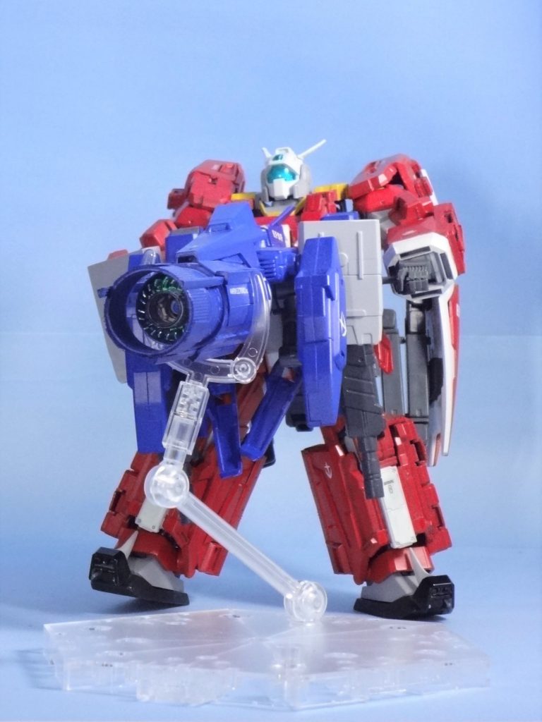 ガンダムUCのEP3でネール・アーガマのハイパーメガ粒子砲の発射シーンを参考。
砲身に使用したスティックのりの機能を生かし内部砲身ファンが前後に可動できるようになってます。砲身ファンはミニ四駆のギアにプラパン一枚一枚を貼り付け。