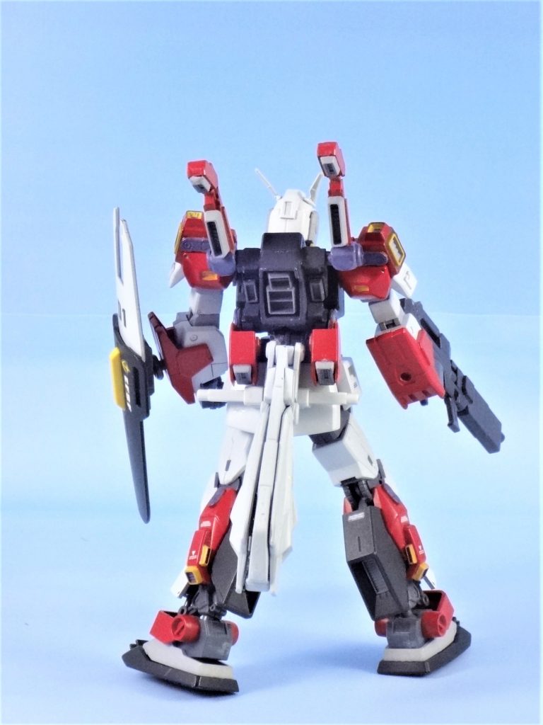 背面
バックパックを改造。MK-Ⅱのようなアームよりフレキシブルなアームスラスターと可動式スラスターを付けてみました。
またオプションでバーニア付きプロペラントタンクを装備。