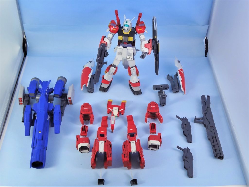 前回製作のネモ・ライトアーマーとオプションパーツ。というかフルアーマーがメイン。
塗っていたら、色合いを少し変更すればジーライン・ライトアーマーっぽくなるので途中でベースのネモを塗り替え。