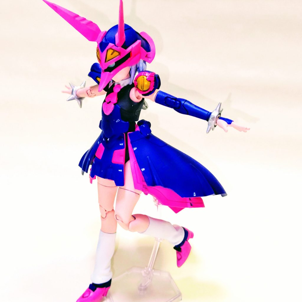 基本、本体はそれほど触っていませんが、元ネタのバウンドドックの足回りのぷっくら感を出すために、ルーズソックス風に、サラ腕の袖回りは犬の首輪をイメージしたトゲトゲを付けてみましたw