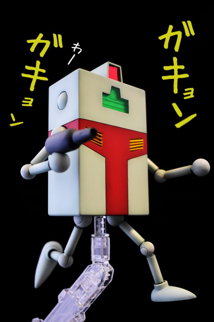 シンプルなラインは機能美に溢れ、尚且つ!ボールよりも低コスト!!
メインカメラはクリアパーツ化されており、サムのメカニカル?な造形を表現!!