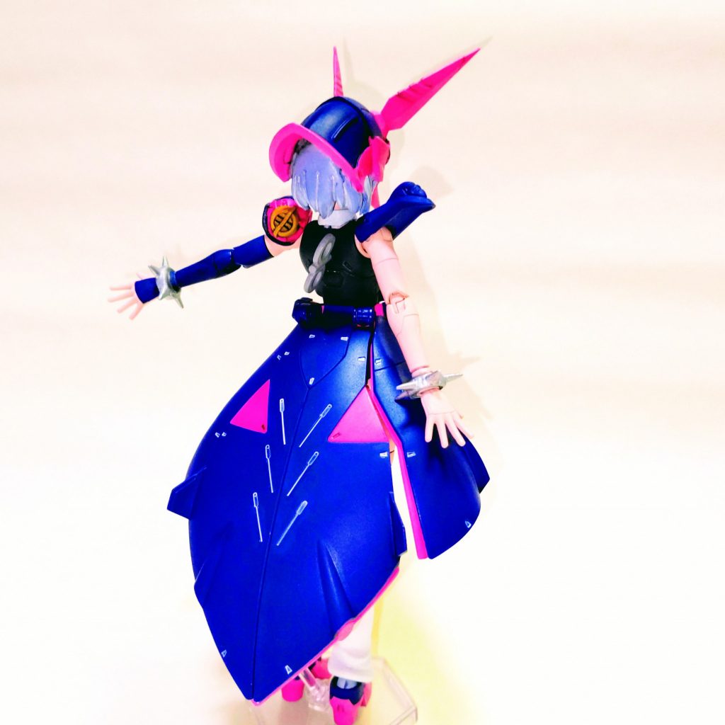 後ろから~
後ろ髪は、サラの前髪+パテで形に。
またしても背中の余白が泣いていたので、ゼンマイ付けておきましたw