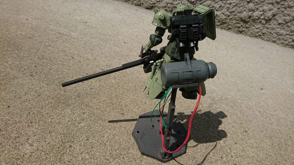 ジェネレータは腰部マウントに接続。