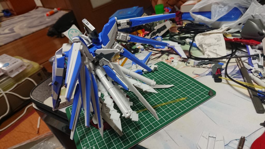 制作中にも思っていましたが、後ろが重くなり、二本足で立たせるのがとても大変でした。