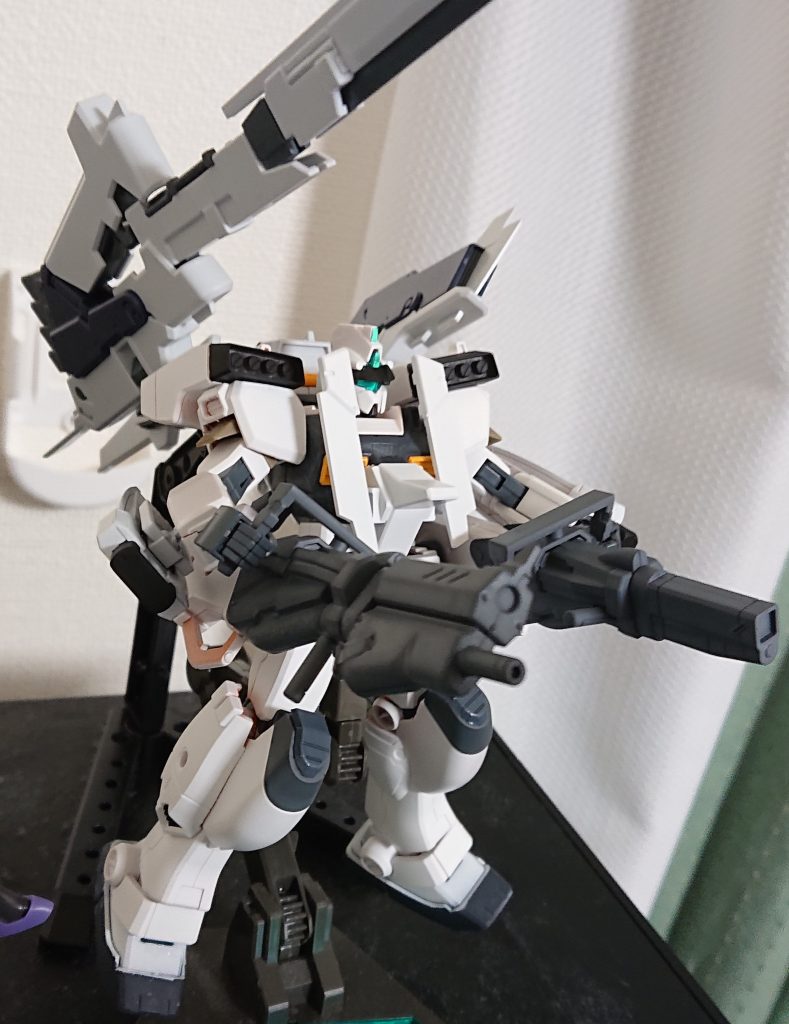 フルドドによる機動性能を活用するため、チェンジリングライフルは連射性能が高いパルスガンとビームマシンガンを選択する事が多い。