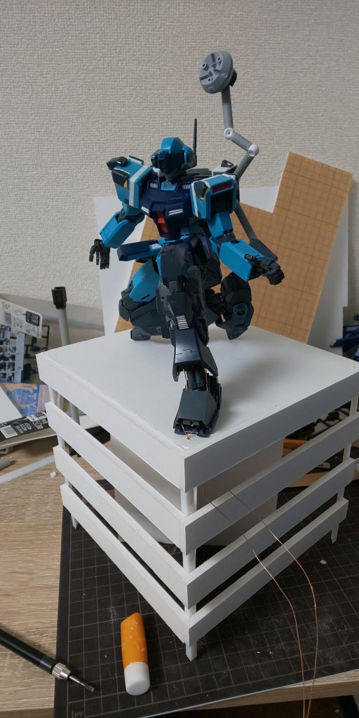 廃ビルはプラ棒を骨組みにスチレンボードで作りました。