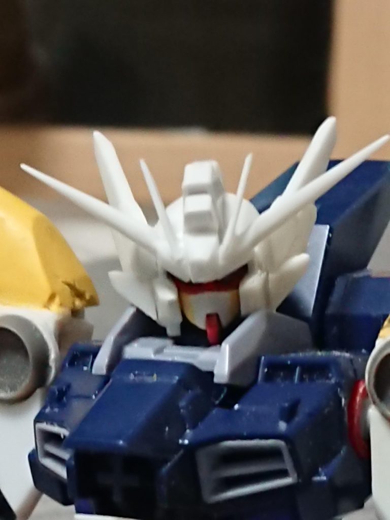 頭部もアメストをベースにプラ板でアンテナと耳をつけました