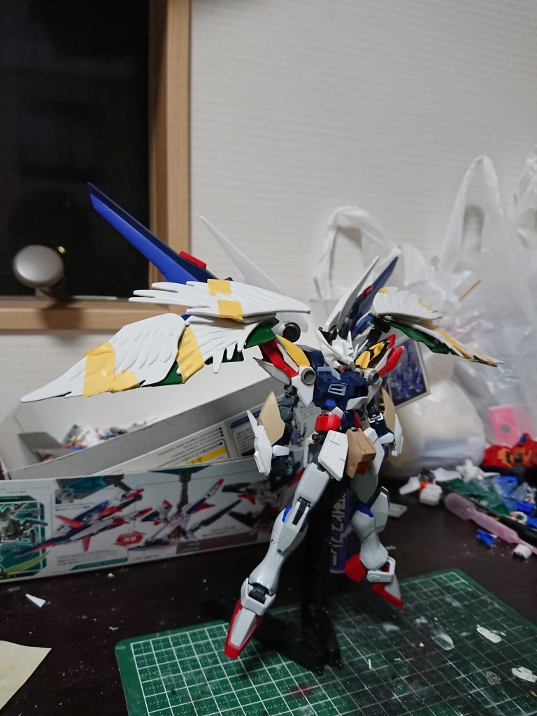 デュナメスのシールドにスカイハイウイングを張りつけました