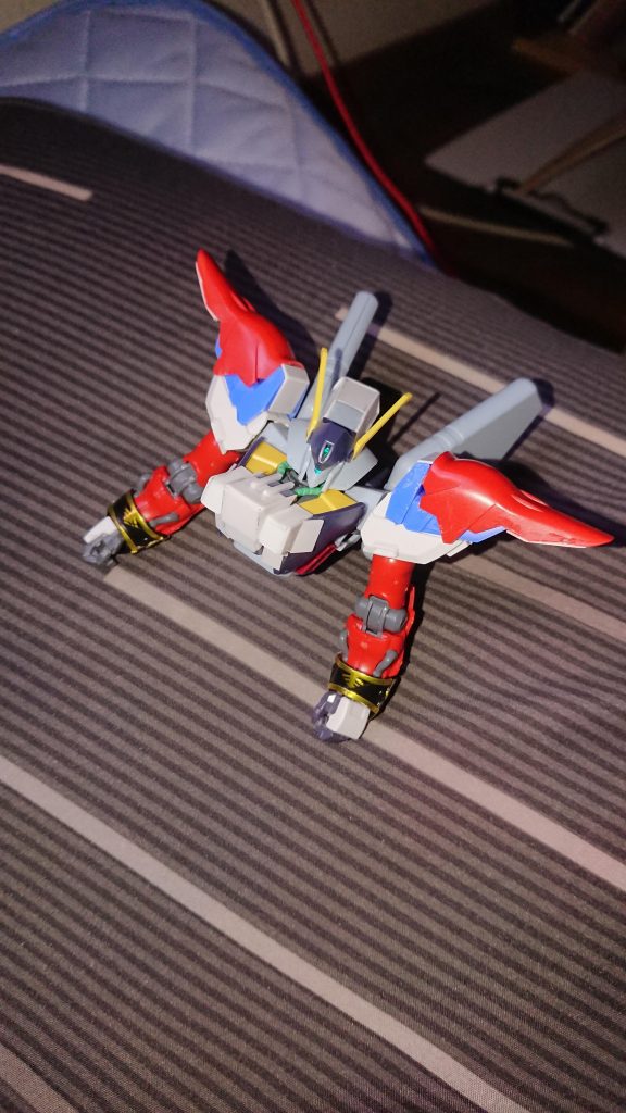 本来、この機体の腕はシナンジュベースで作る予定でした。
しかし、この腕パーツはやはり独特で、他のパーツとの調和が難しかったのでボツにしました。