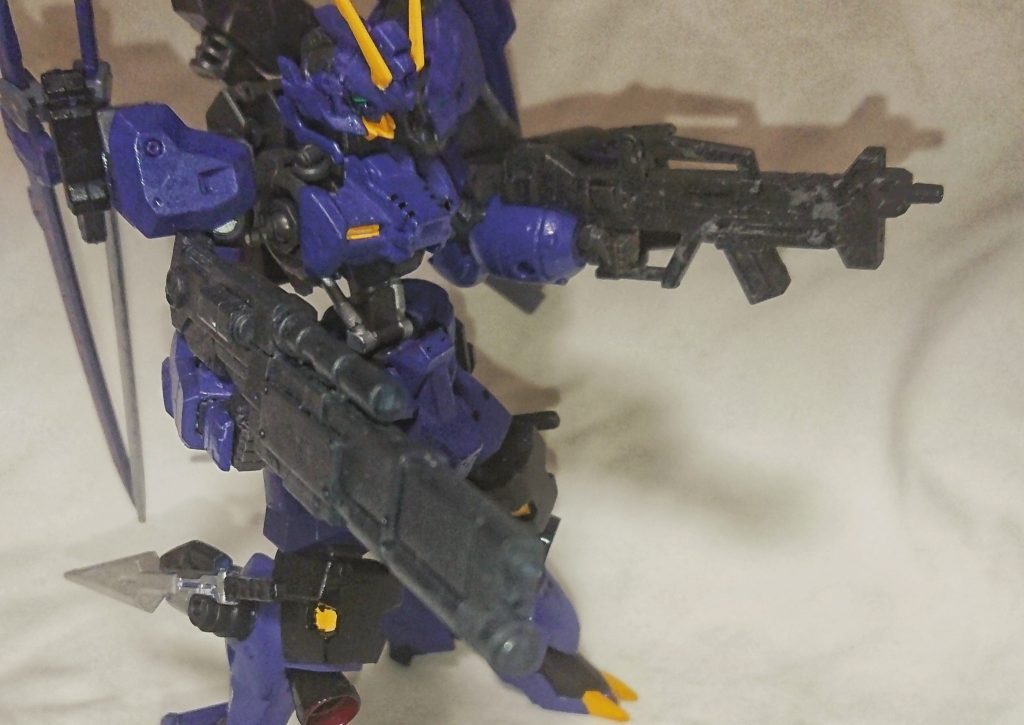 左手に90㎜マシンガン、右手に140㎜ライフル
右手のライフルは以前のままですが、アスタロトのライフルも追加してみました。