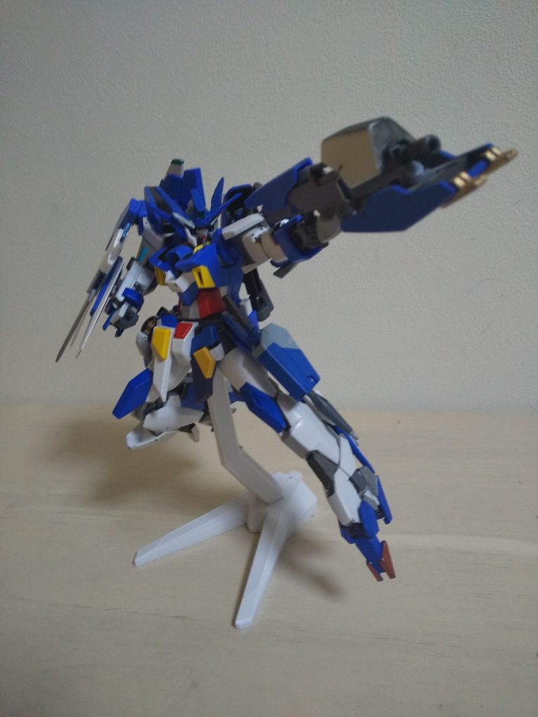 基本的な武装はライフル以外AGE-2と同じです。ライフルは紫電の銃を所々いじっただけです。実弾ではなくビーム仕様になっています。その他諸々追加してるので紹介します。