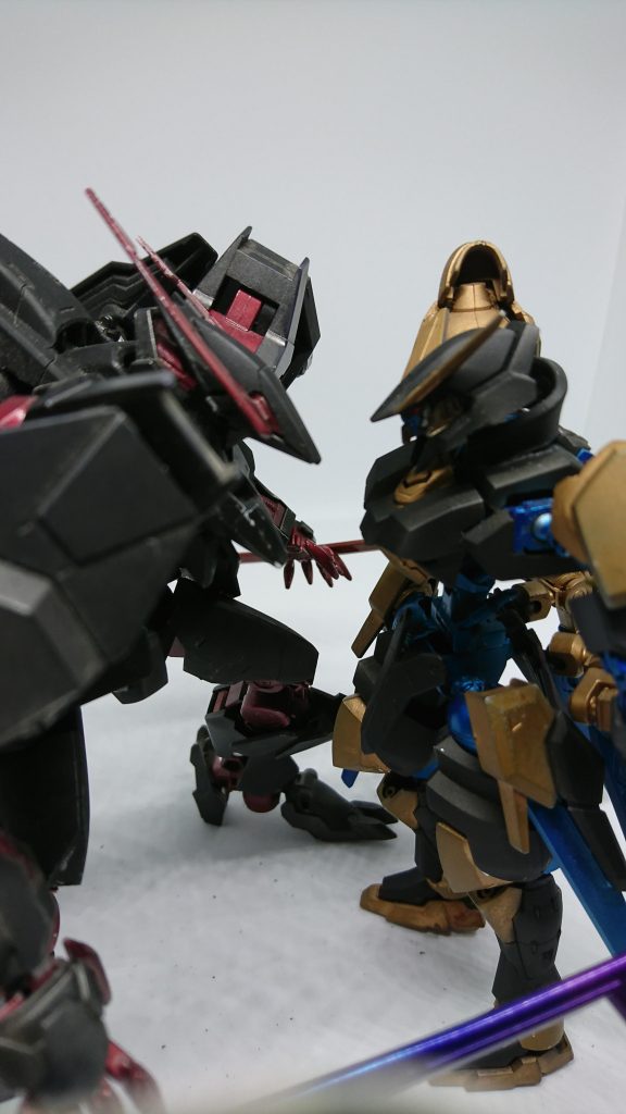 ニーズヘッグの閲覧ありがとうございます(^^ゞ旧GUNSTAさんに初めて投稿した作品で本格的にモデラーのスタートを切った思い入れのある作品ですまだまだ未熟ですがこれからもよろしくお願いいたします(^^ゞ以上カルシウムボンバーでした(*ﾟーﾟ)ﾉシ