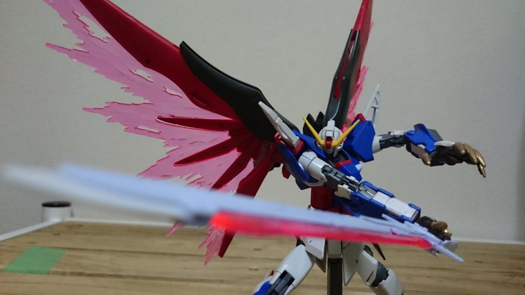 アロンダイトはそのまま持てたのですが、ビーム砲の方は持ち手を掴めないので断念