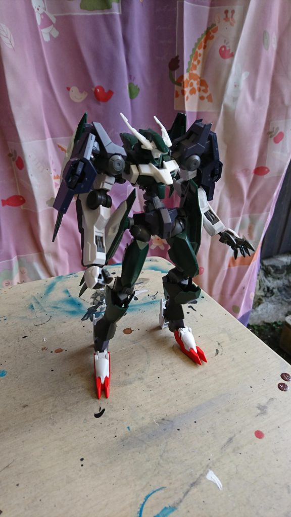 製作過程パーツはジュリアとルプスレクスとグレイズアインを使用しましたカラーリングは某死神部隊のカラーリングで仕上げてみました(^^ゞ色からして禍々しさが伝わってきますm(__)m