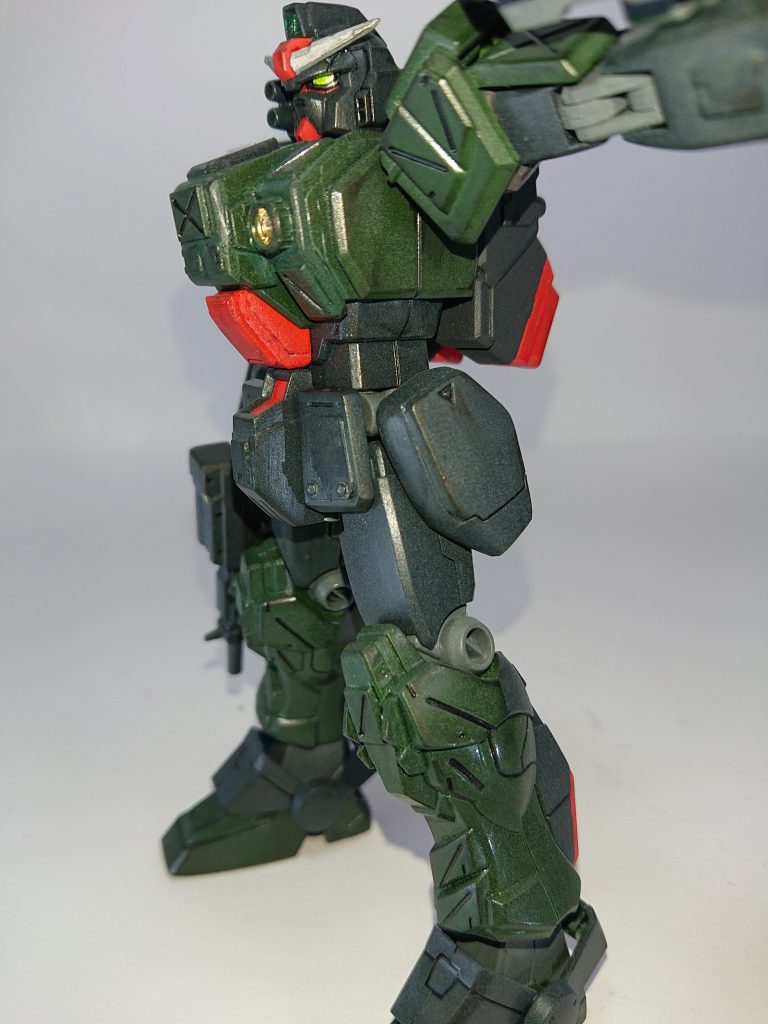 腰の左右には陸ガン脚部のサーベル格納部分をつけてます。ビームサーベルもこれで2本装備してあります。