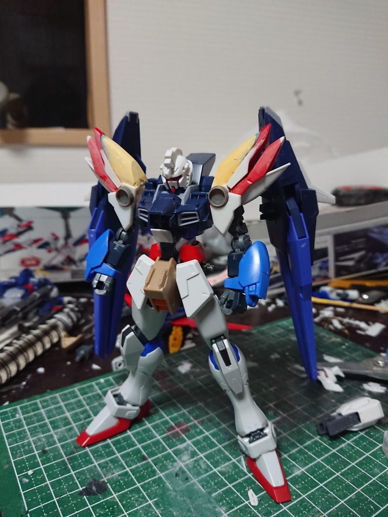 肩はジャンクとプラ板等ででっち上げました