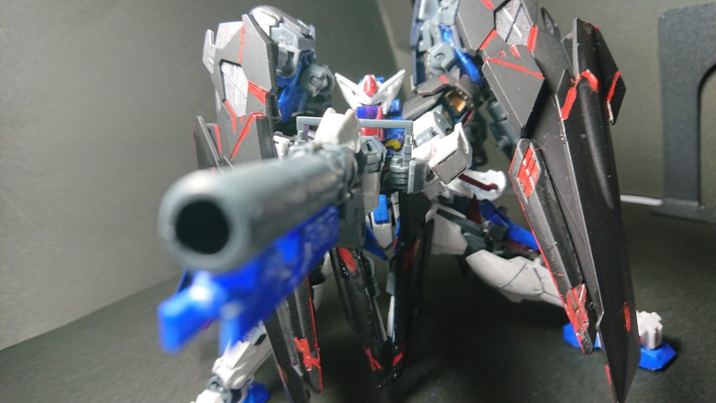 対連合艦隊殲滅用 直結式 GNラグナロク
胸部に接続。肩のGNドライブ、iフィールドジェネレーター、簡易式サテライトシステム脚部のgnタンク等からエネルギーを集め、発射する。機体のエネルギーをほぼすべて使うので使用後は性能が低下するが威力は絶大。