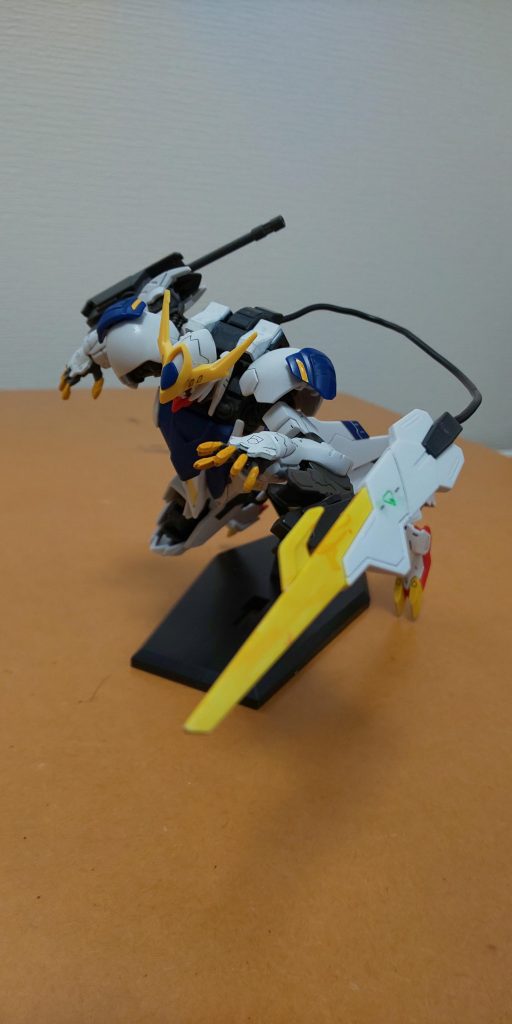 テイルブレードとバルバトスネイル。バルバトスネイルはレクスネイルの小型版みたいなモノです(適当)。テイルブレードは黄色の部分にわざとムラを作って返り血ならぬ返りオイルが付着しているようにしてます。