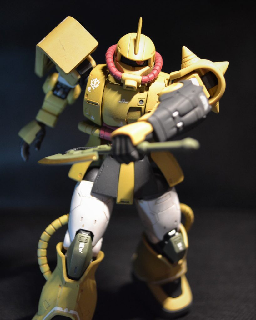 ヒートホークと前腕部20ミリ機銃ポッド。
機銃ポッドを付けようとした原因は主に、
デザートタイプの3連装ミサイルポッドみたいだけ。