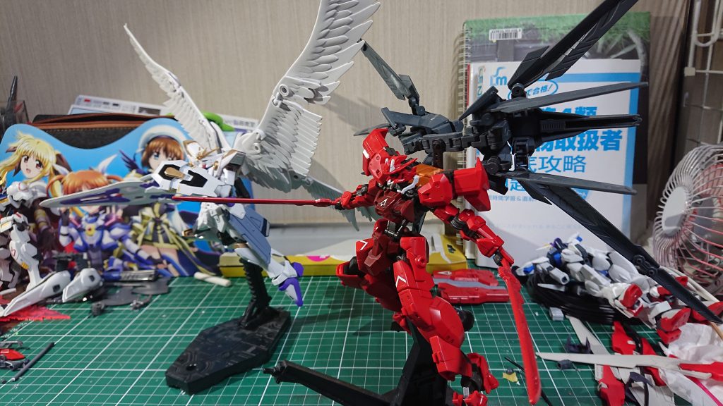 アスタロト【ノーバディ】と。
二機揃って背中がデカイ。