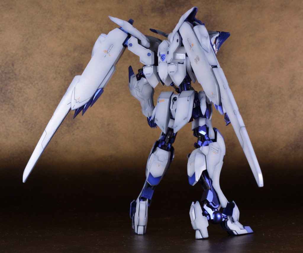 フレームにはガイアカラーのプリズムメタリックブルーバイオレットを使用して遊んでみました。
