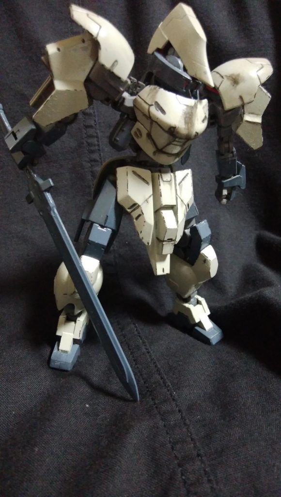 正面:白い部分は主にマンロディの部品。