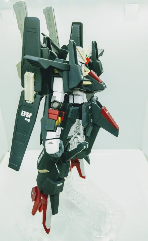 ビルダーズのZZⅡをトラヴィスカークランド専用機カラーに変更してみました。
正確な塗り分けにはなっていませんが、自分なりの専用機カラーを目指して作成しました。