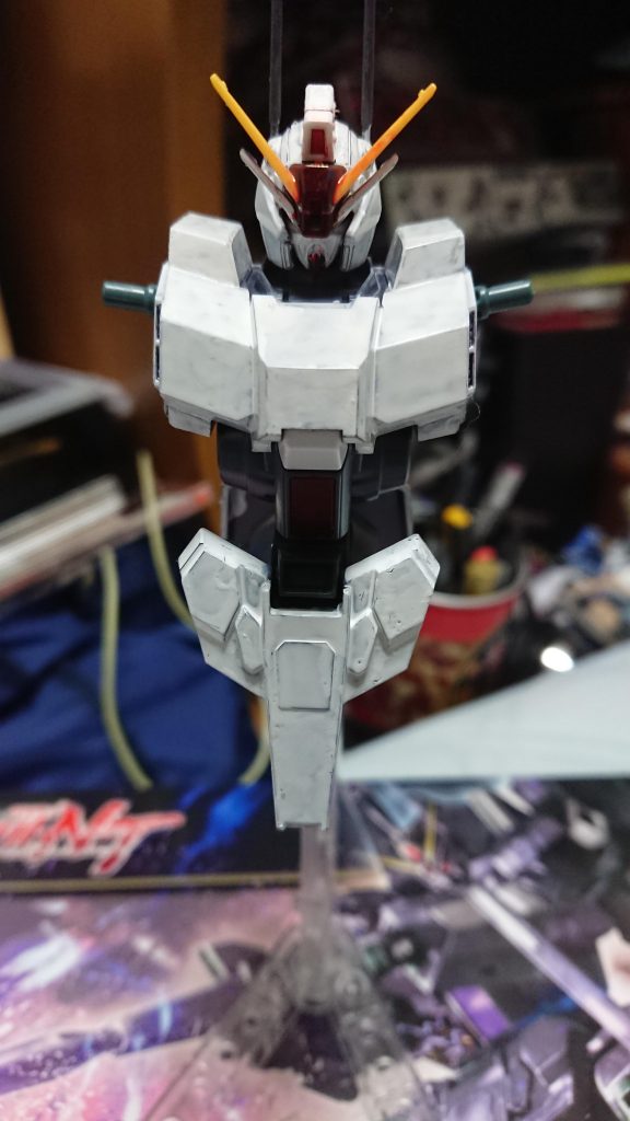 胸部初期状態
製作を再開するたびに、角が折れて、(涙)