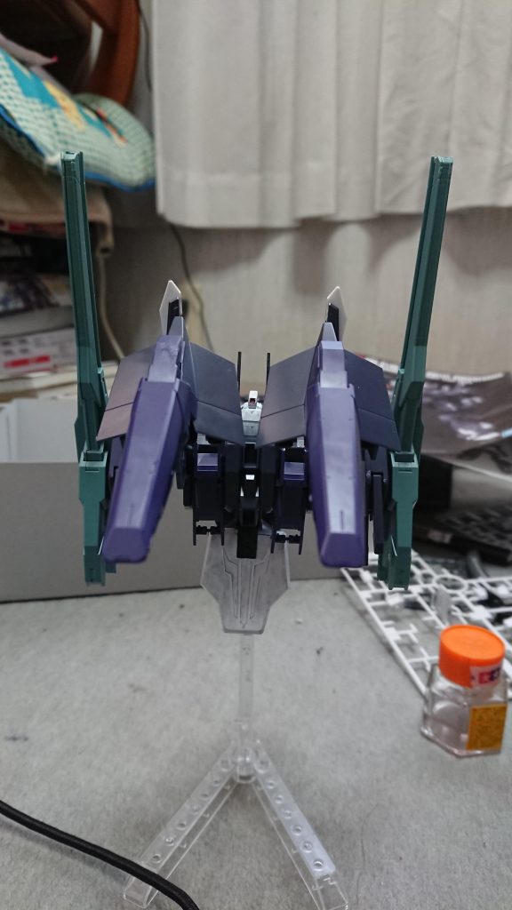 バックパック初期状態
SEED系を意識した比較的大型な物に仕上げていたが、バランスの関係で現在の形になりました。