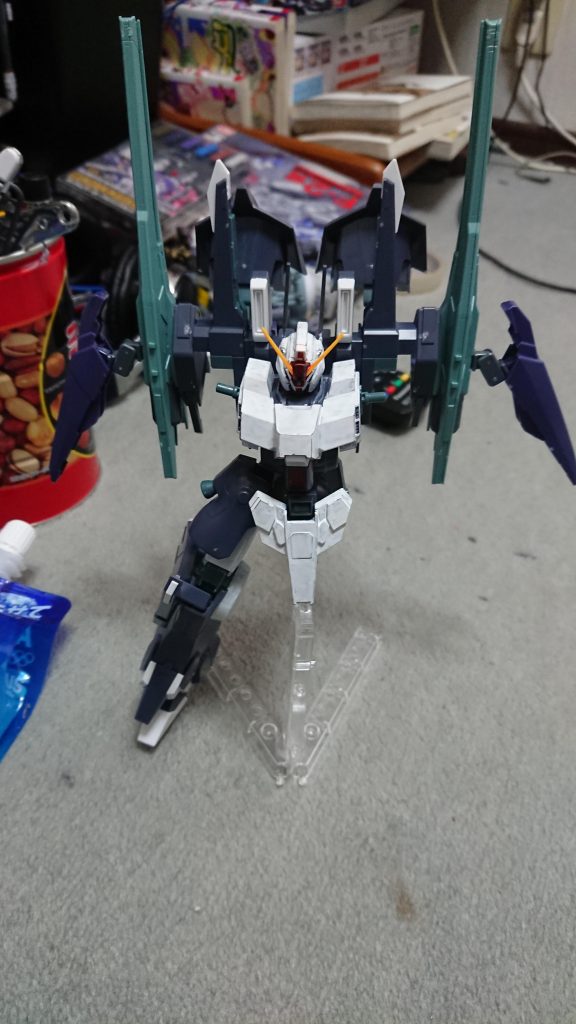 大きすぎて飾れないので、箱の中に………