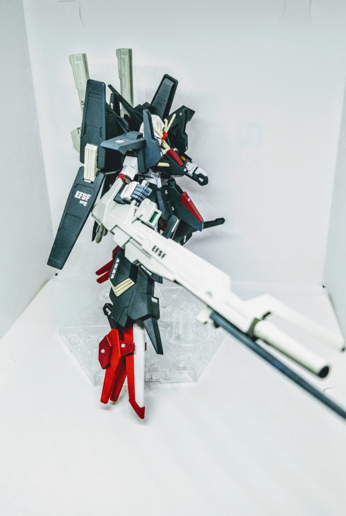 本当はコンテスト【可変機】で応募しようと制作しましたが、つや消しスプレーをしたらパーツが硬くなってしまい胸部が抜けなくなってしまったので残念ながら可変しなくなってしまいました(涙)
また別のガンプラでコンテストに参加しようと思います。
では今回も御観覧ありがとうございました。いいねや、感想など頂けると大変励みになりますので宜しくお願いします。