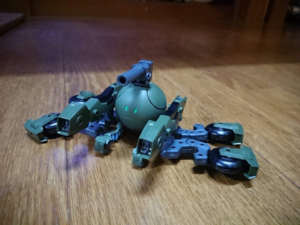 足が可変でき、場所にあった動きが可能。