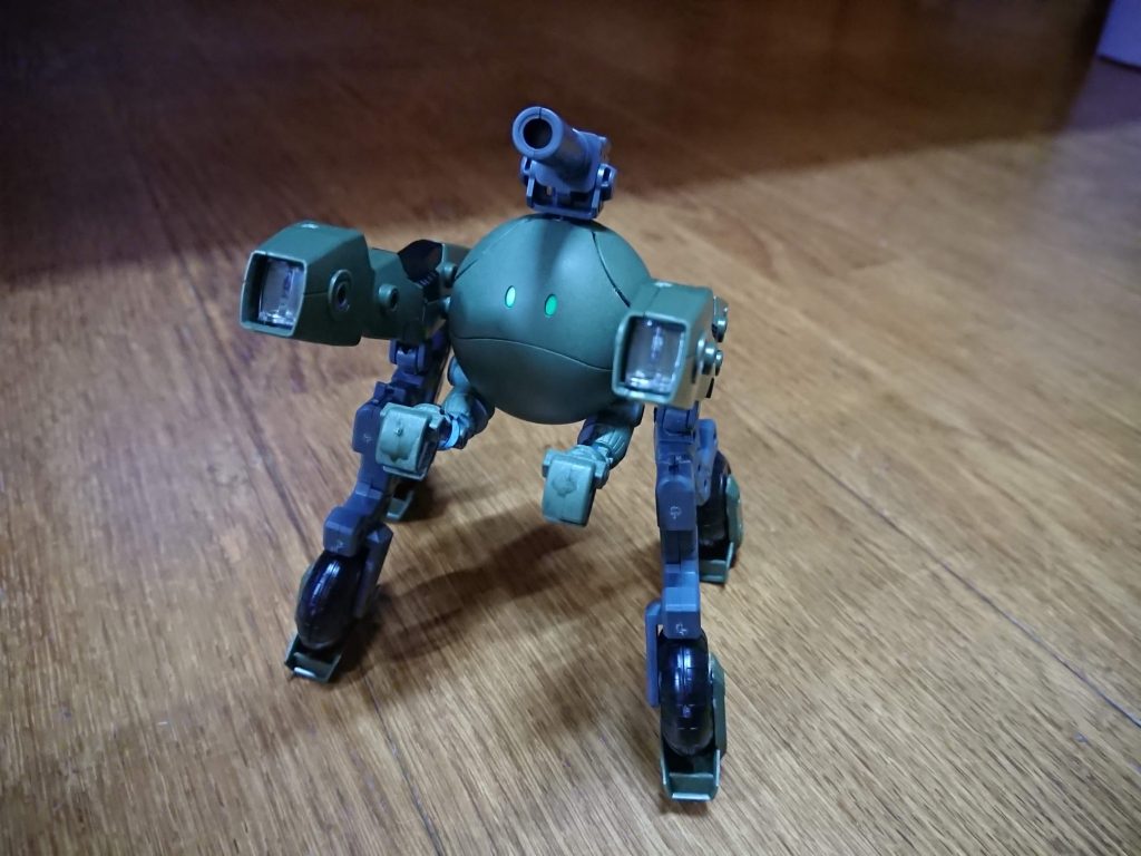 四足歩行:足場に瓦礫など上下の時に使う。壁や廃墟ビルの隙間など歩行可。