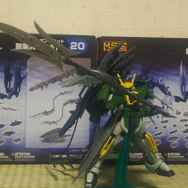 龍装アルトロンガンダム