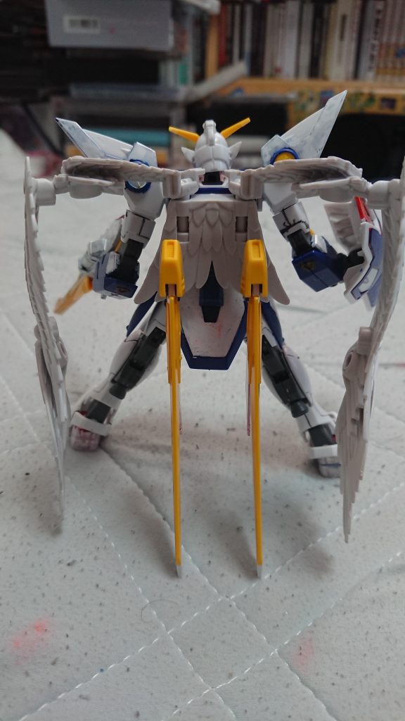 補助翼
バスターライフルを射撃する際、反動を抑えることができる。